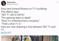 T1已经被SKT球迷声讨了！SKT球迷向T1大楼送花圈